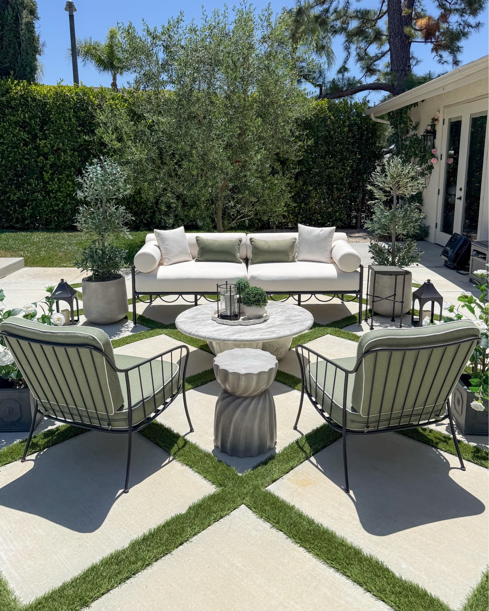 Outdoor lounge seating area! Mix of high and low 🥰

#LTKHome #LTKSaleAlert #LTKSeasonal