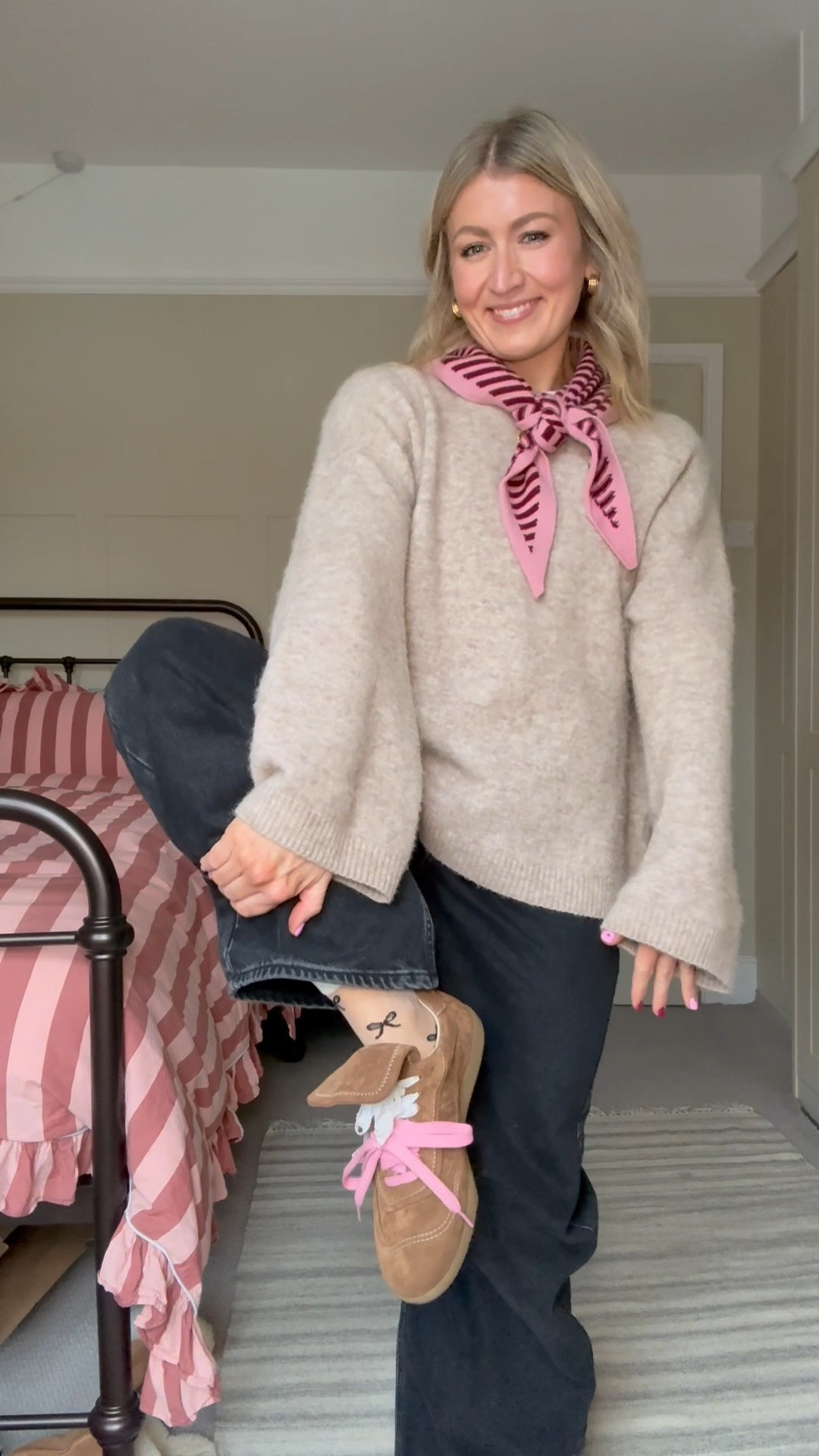 How to add a pop of colour to a neutral outfit 

Dressing gown: Hommey, size S
Barrel jeans: ASOS, size 8
T-shirt: Uniqlo, size M
Jumper: Arket, size M
Neck scarf: TBCo
Socks: Anthropologie 
Bag & trainers: Meraki.ge
Coat: Ganni via The Outnet, size 10


#LTKspring #LTKuk #LTKstyletip
