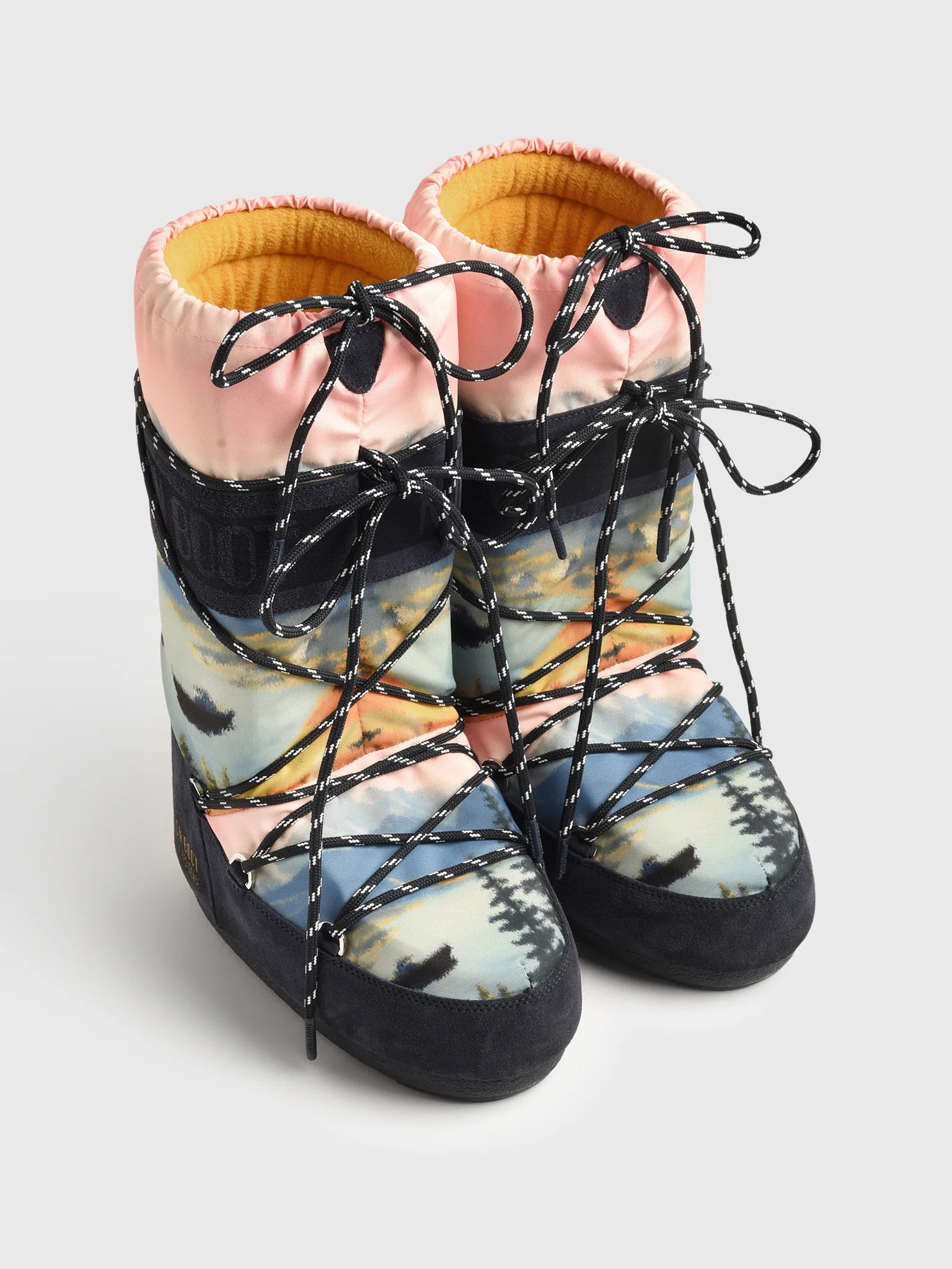 MOONBOOT
                      
                     Women's X Guest In Residence Icon Postcard B... | Saint Bernard