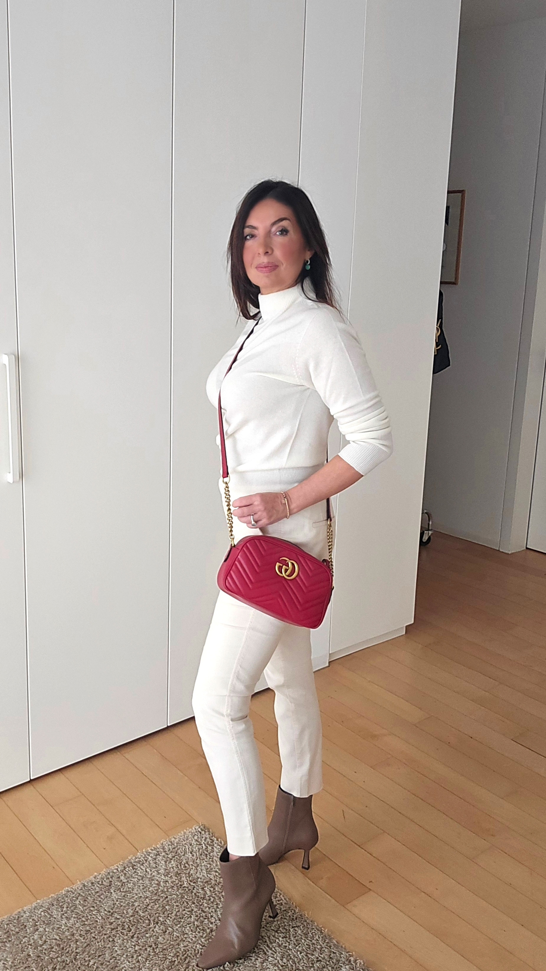 A mix of cream, beige and red tones – perfect for a cozy yet stylish look!  #WinterFashion2025 #NeutralStyle #ChicAndCozy  

 #LTKitalia #LTKeurope #LTKover50style