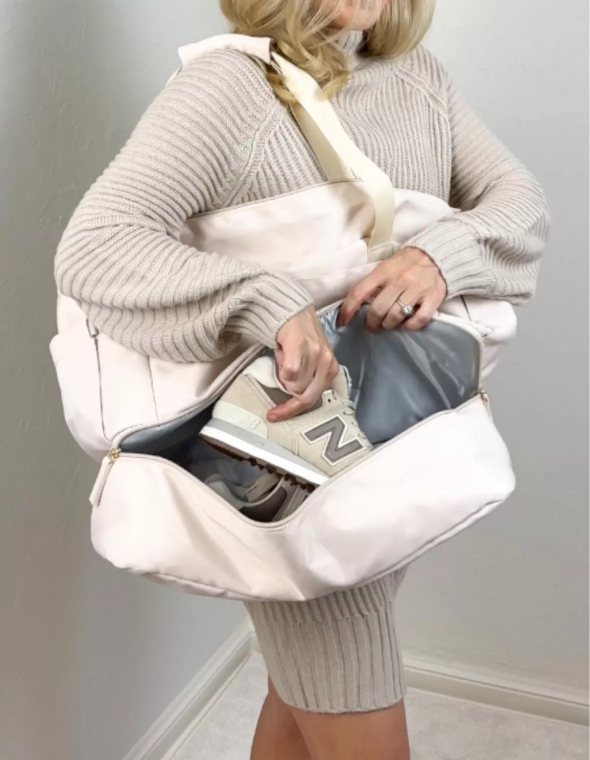 A fun and fashionable brand Waist Bags Handbags Purses Women