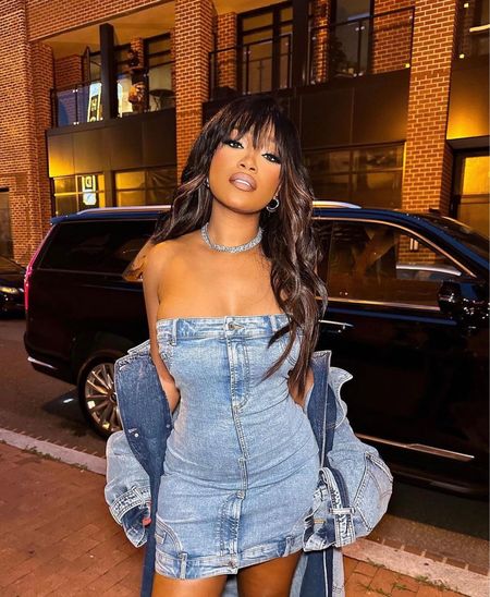 #KekePalmer posed for the 'Gram in a #Moschino look, styled by @sethchernoff ($520 dress, $520 jacket). Hot! Or Hmm...? Shop her look at the link in bio! 
📸IG/Reproduction
#kekepalmerfbd

#LTKFind #LTKBacktoSchool #LTKSeasonal