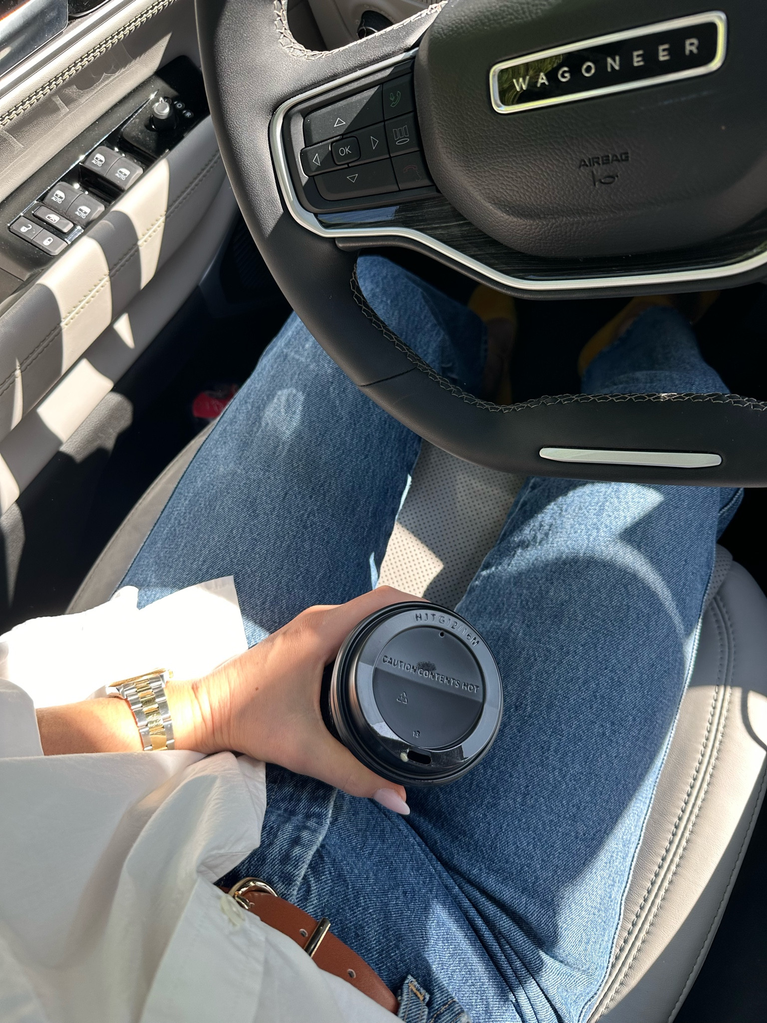The only jeans comfortable enough to drive in 

#LTKSeasonal #LTKstyletip