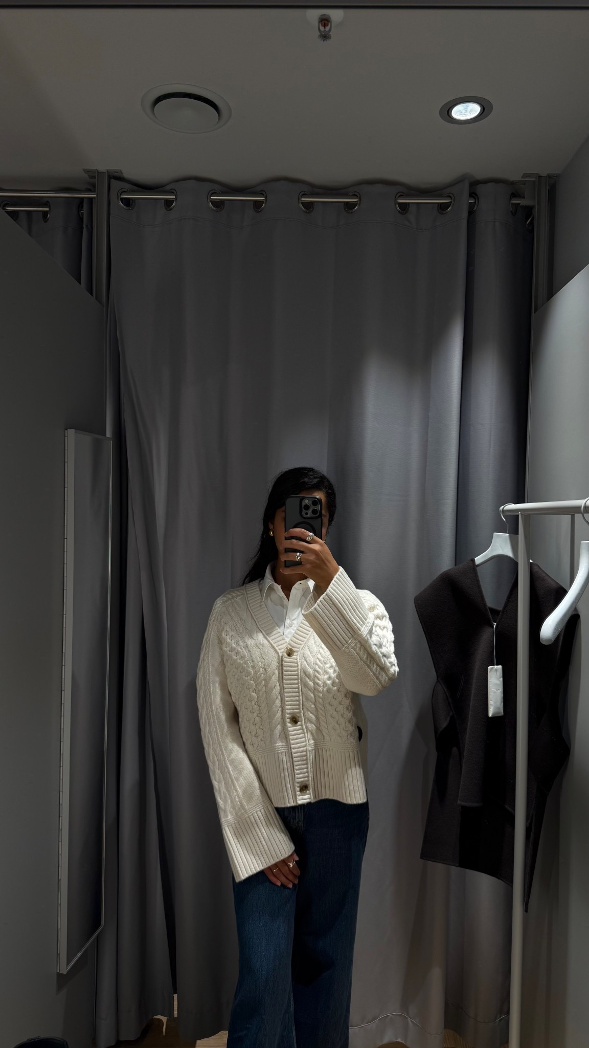 Wirklich schöner und hochwertig wirkender Zopfstrickcardigan aus 100% Wolle - aktuell runtergesetzt auf 60€ 

#LTKdeutschland #LTKautumn #LTKeurope