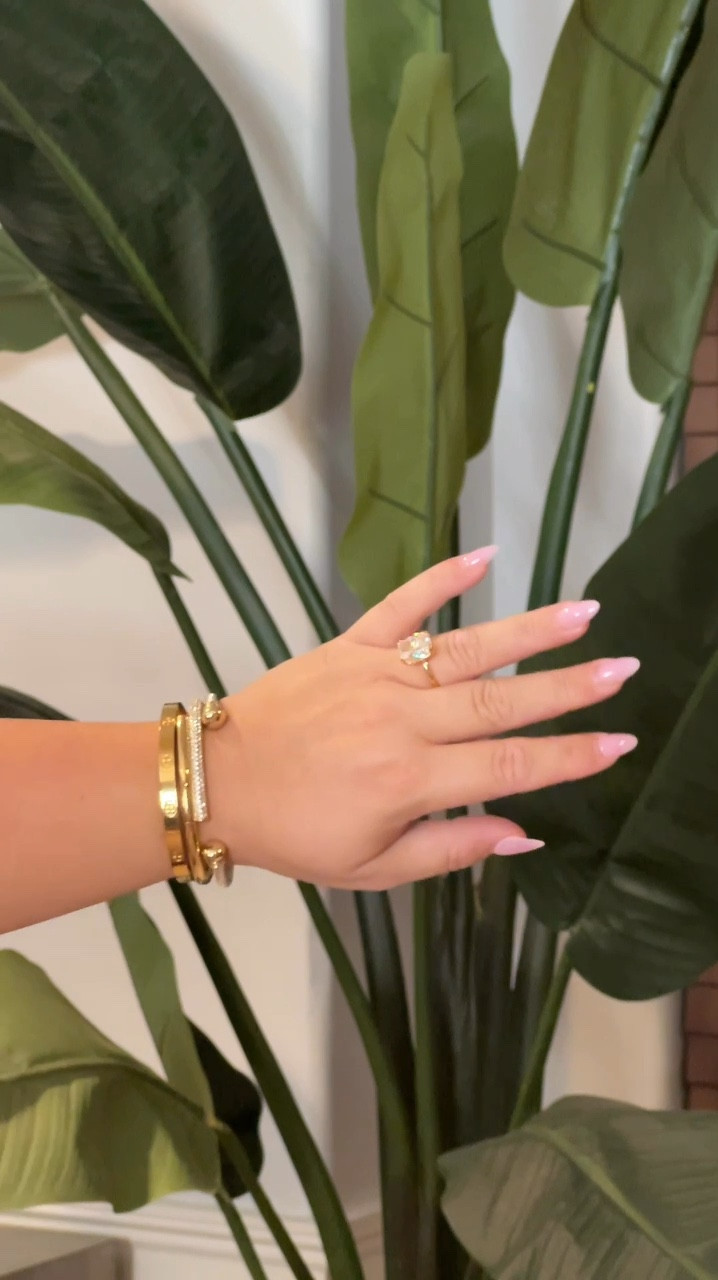 I can’t get over how amazing this Amazon jewelry stack looks on and how they’re giving that designer look without the designer price. The best part is these prices all fit my larger plus size girly wrists 

#LTKStyleTip #LTKPlusSize #LTKOver40