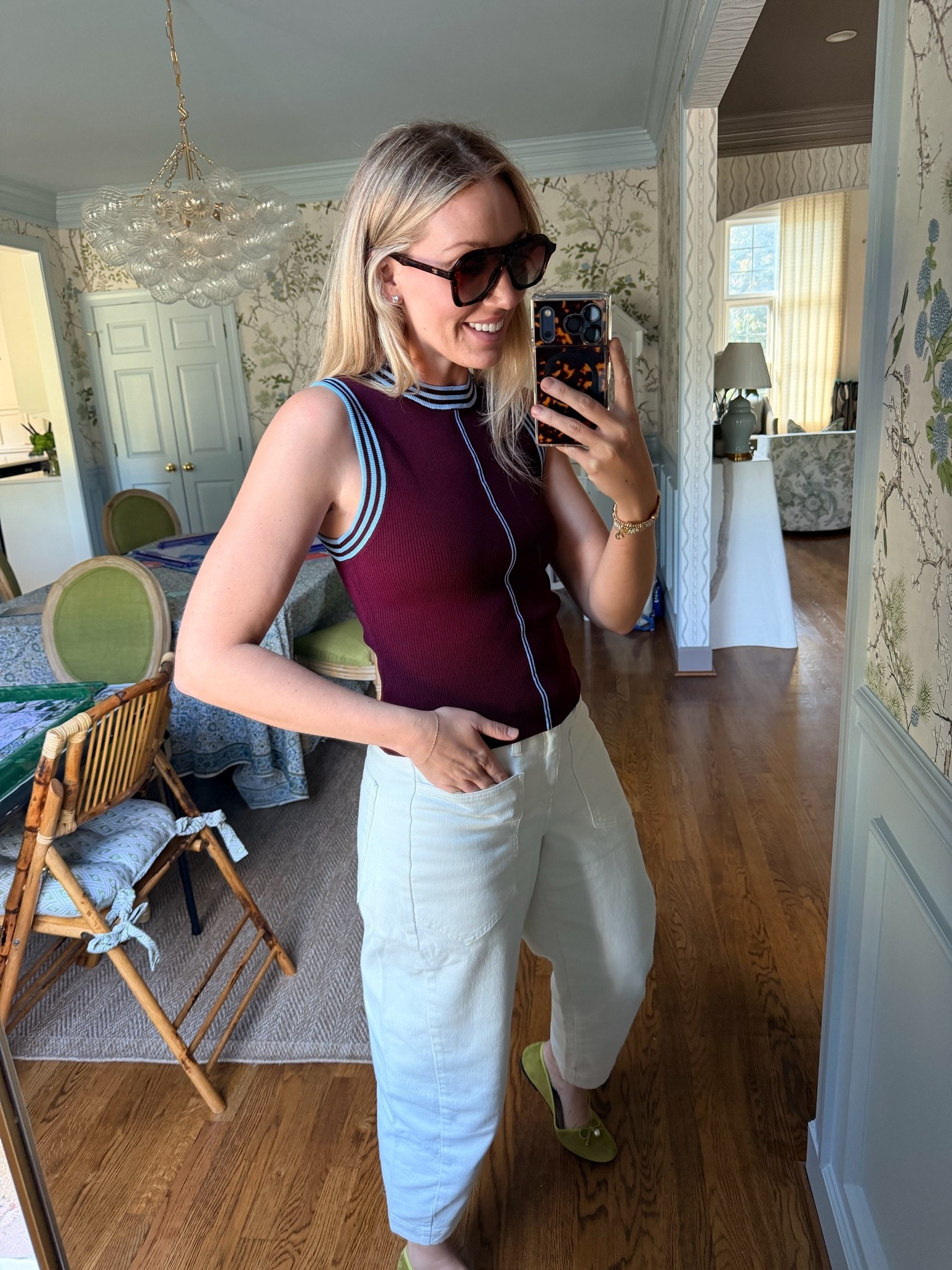 Mixing high and low in this le bop top size M and these Ruti jeans (SO comfy!) size 6

Love this casual look for fall transition. This top would look amazing under a cardigan or blazer as well 👏🏽