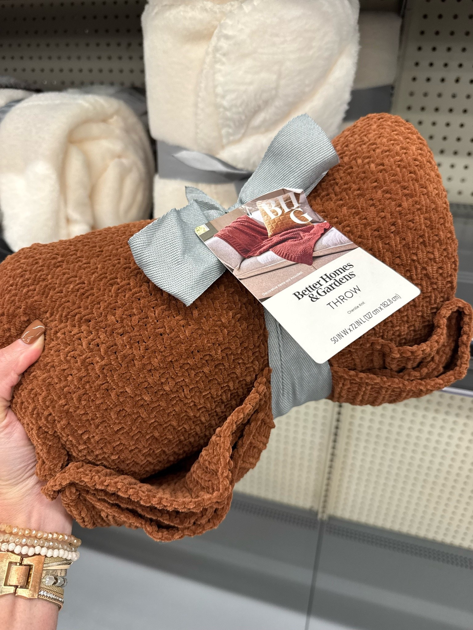 Walmart✨ Better Homes & Gardens Gingerbread Cookie Boucle Reverse to Faux Fur Oversized Throw, 50 in x 72 in

#LTKHome #LTKSeasonal #LTKTravel