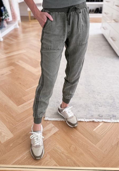 Use code FF4EVER for 30% off these super chic and comfortable joggers from Splendid! Fit runs true to size. 

~Erin xo 

#LTKSeasonal #LTKsalealert