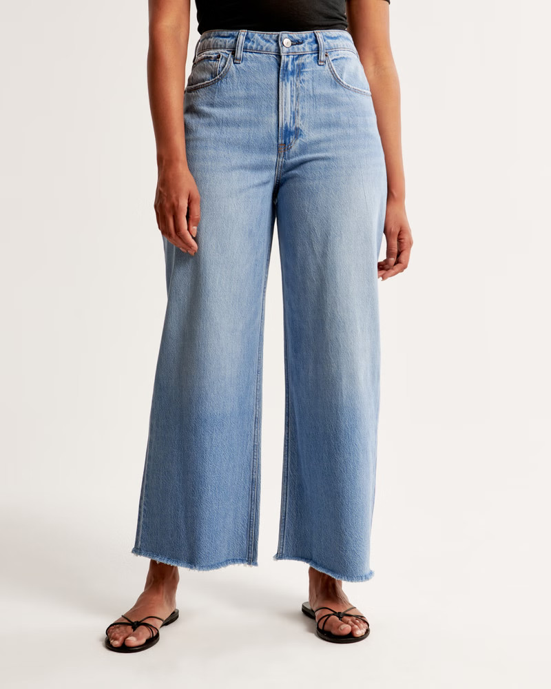 Curve Love High Rise Cropped Wide Leg Jean | Abercrombie & Fitch (UK)