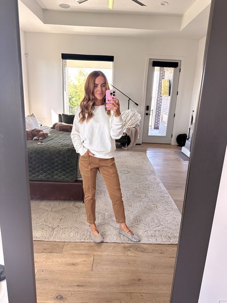 This is definitely an outfit I’ll wear all the time. Wearing a small in the crewneck, XS Petite in the pants, and TTS in the shoes! Use code TARAXSPANX for 10% off + free shipping! @spanx @freepeopel