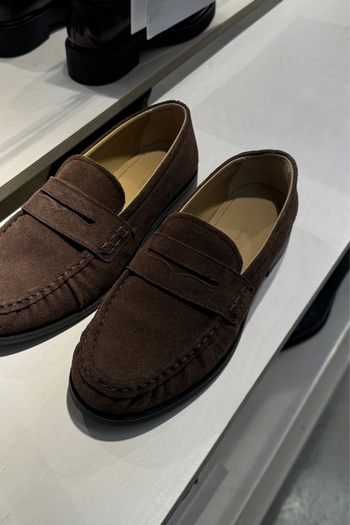 MOCASSINS EN DAIM 

Publicité  

#LTKshoes #LTKspring #LTKeurope