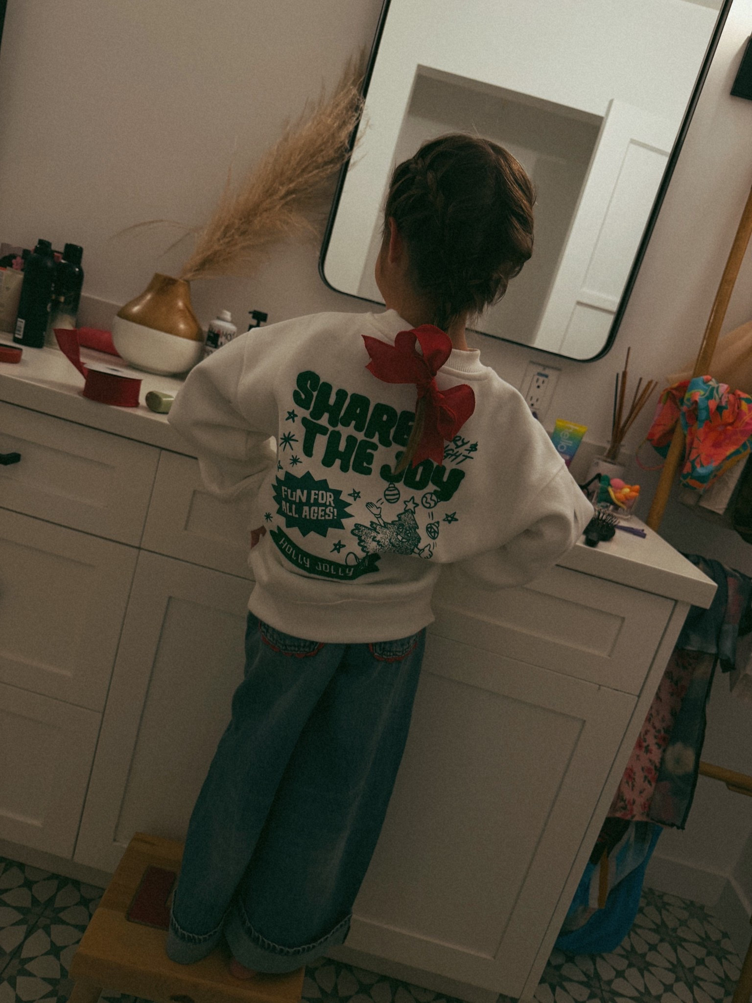 the cutest oversized Christmas sweatshirt 

#LTKmomlife #LTKKids