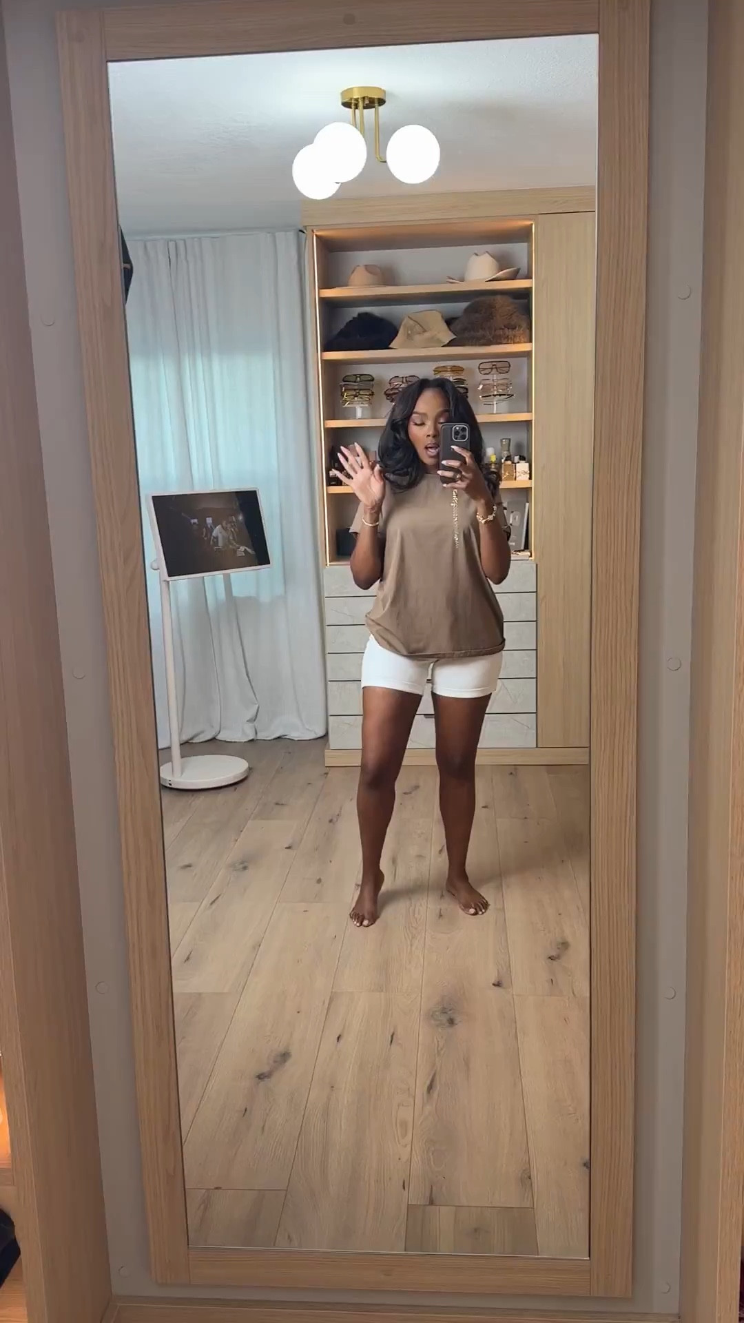 Scroll to shop this easy everyday neutral 🤎  

This oversized brown tee paired with crisp white shorts is the definition of effortless. It’s lightweight, comfortable, and one of those outfits you’ll keep reaching for on repeat. Both pieces are super versatile, so you can mix and match them for an even better cost per wear.

Perfect for errands, casual days, travel, and laid-back summer outings.

📏 Measurements: 5’4”, 140 lbs, 34D bust, 27” waist, 40” hips

Follow me on Instagram and YouTube @kirasfashionfinds

