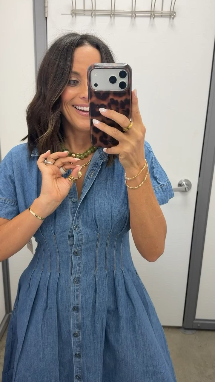 This looks straight out of Anthro 😍 but it’s Walmart!! The denim + feminine fit is so good. the cutest pintuck fit that is so flattering. I’m wearing a size small!

#walmartfinds #walmartfashion #anthrovibes #affordablefashion #walmartstyle #ltkfinds

#LTKxWalmart #LTKOver40 #LTKPetite