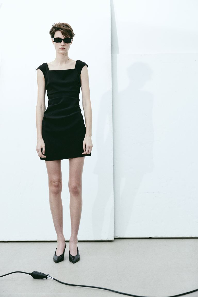 Vestido de sarga con escote cuadrado - Negro - MUJER | H&M ES | H&M (FR, IT, ES, PT, BE)