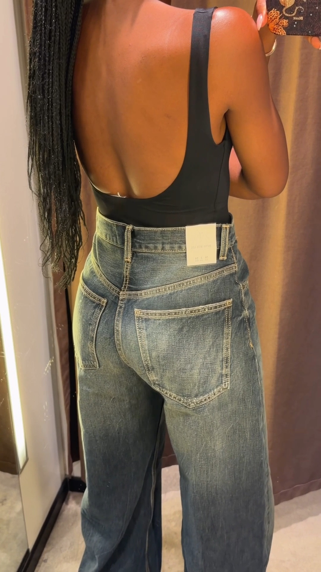 The perfect high waist wide leg jeans 🤍
I’m wearing EUR 34 true to size and I’m 5’2. I love how they sit high on the waist while giving that relaxed, straight-to-wide-leg silhouette without drowning my petite frame.

Perfect for everyday outfits, casual outfits and effortless denim looks. If you’re looking for high waisted jeans, wide leg jeans, petite friendly jeans, flattering jeans, relaxed fit denim or everyday jeans, these are such a good option! ✨