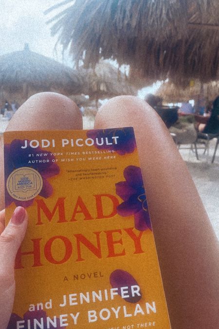 Loved this book🥹🫶🏽

#jodipicoult #book #reading #novel #bookclub #vacation #vacationread

#LTKtravel #LTKSeasonal #LTKsalealert
