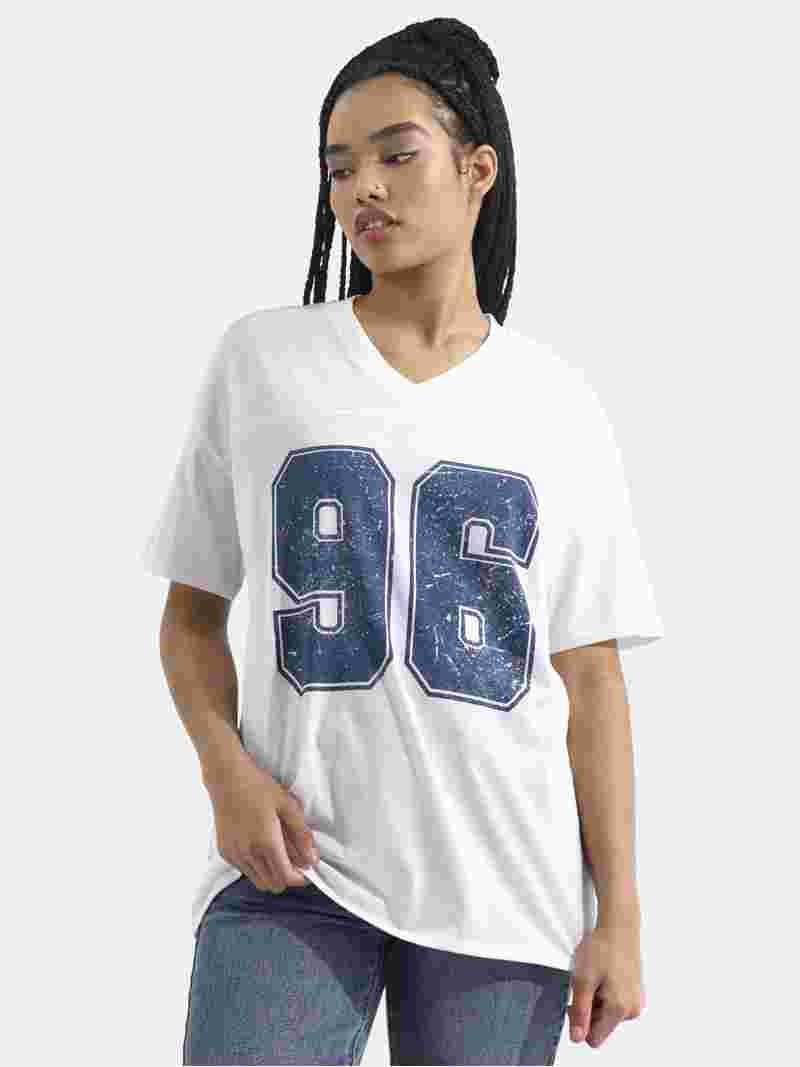 No Boundaries Oversized V Neck Graphic Tee with Short Sleeves, Women's | Walmart (US)