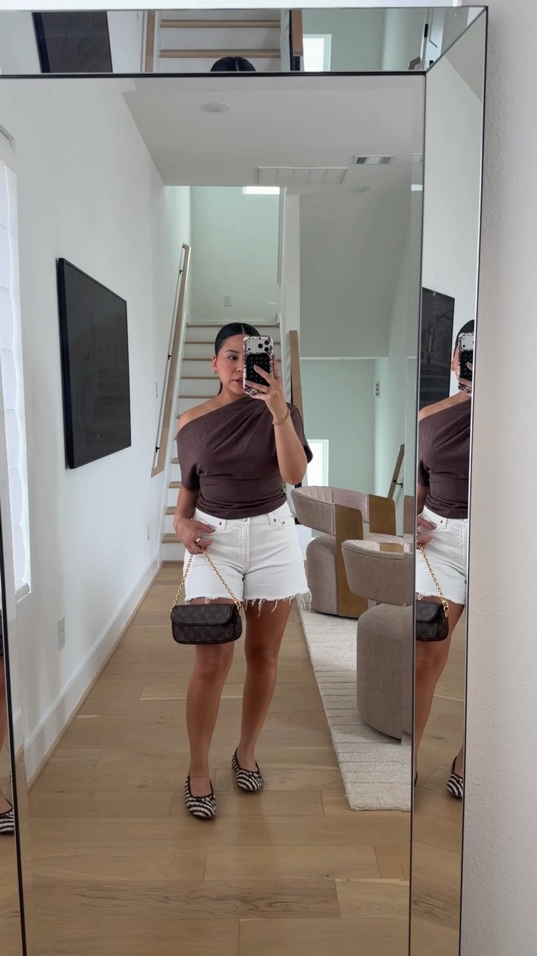Top: xs 
Shorts: 27 
Flats: 7 
LV ivy wallet purse

#LTKgrwm #LTKootd #LTKSaleAlert