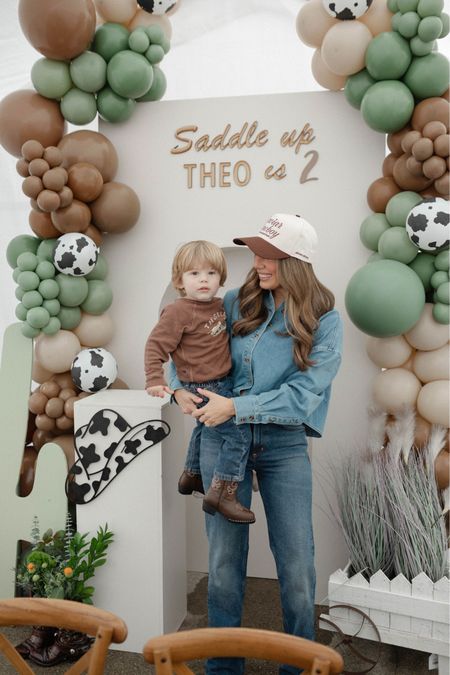 Denim on denim with the cutest hat for Theos cowboy theme birthday! 🤎🫶🏼