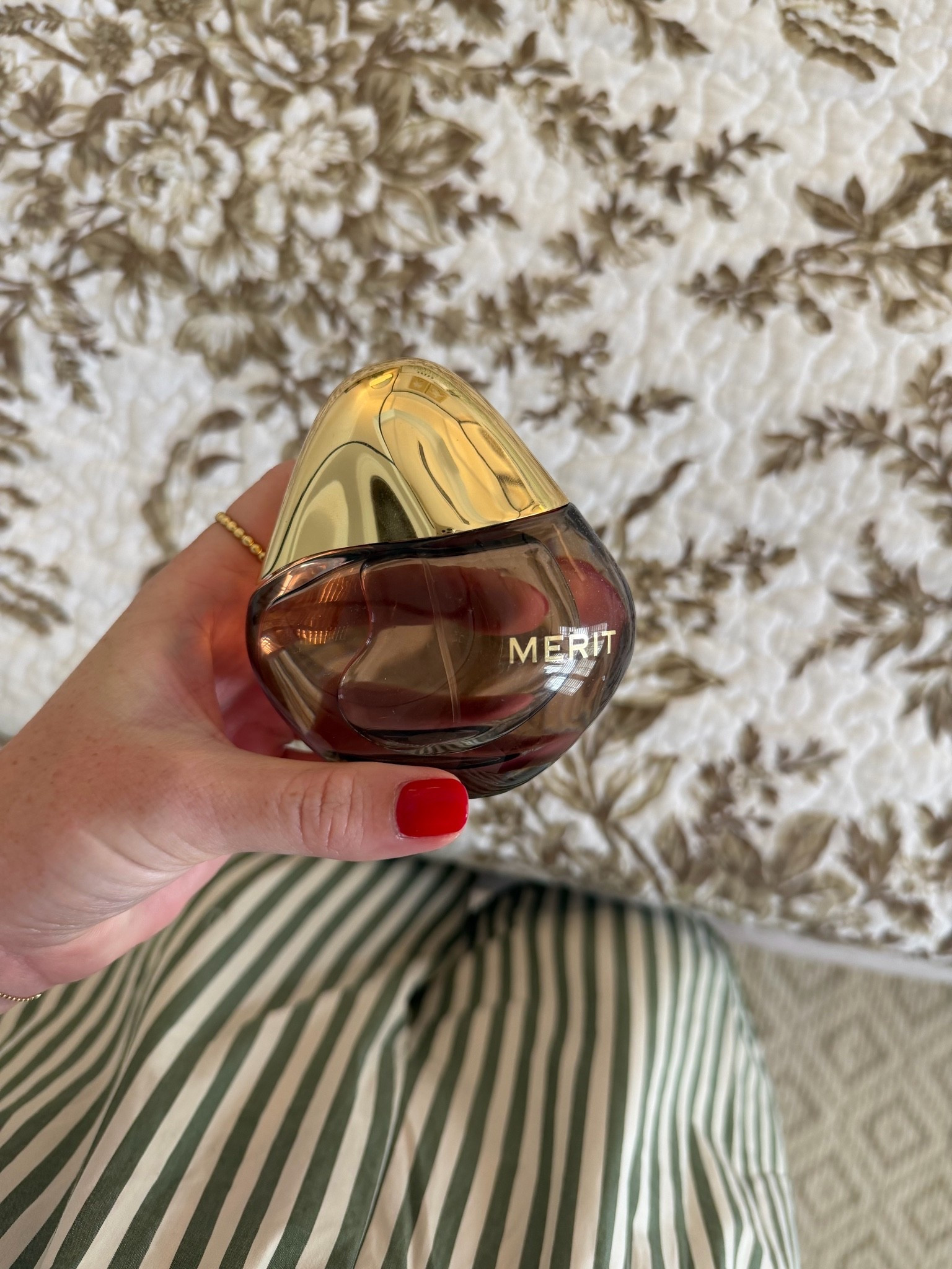 I urge teveryone to not sleep on this perfume! Under $100 and such a beautiful scent //