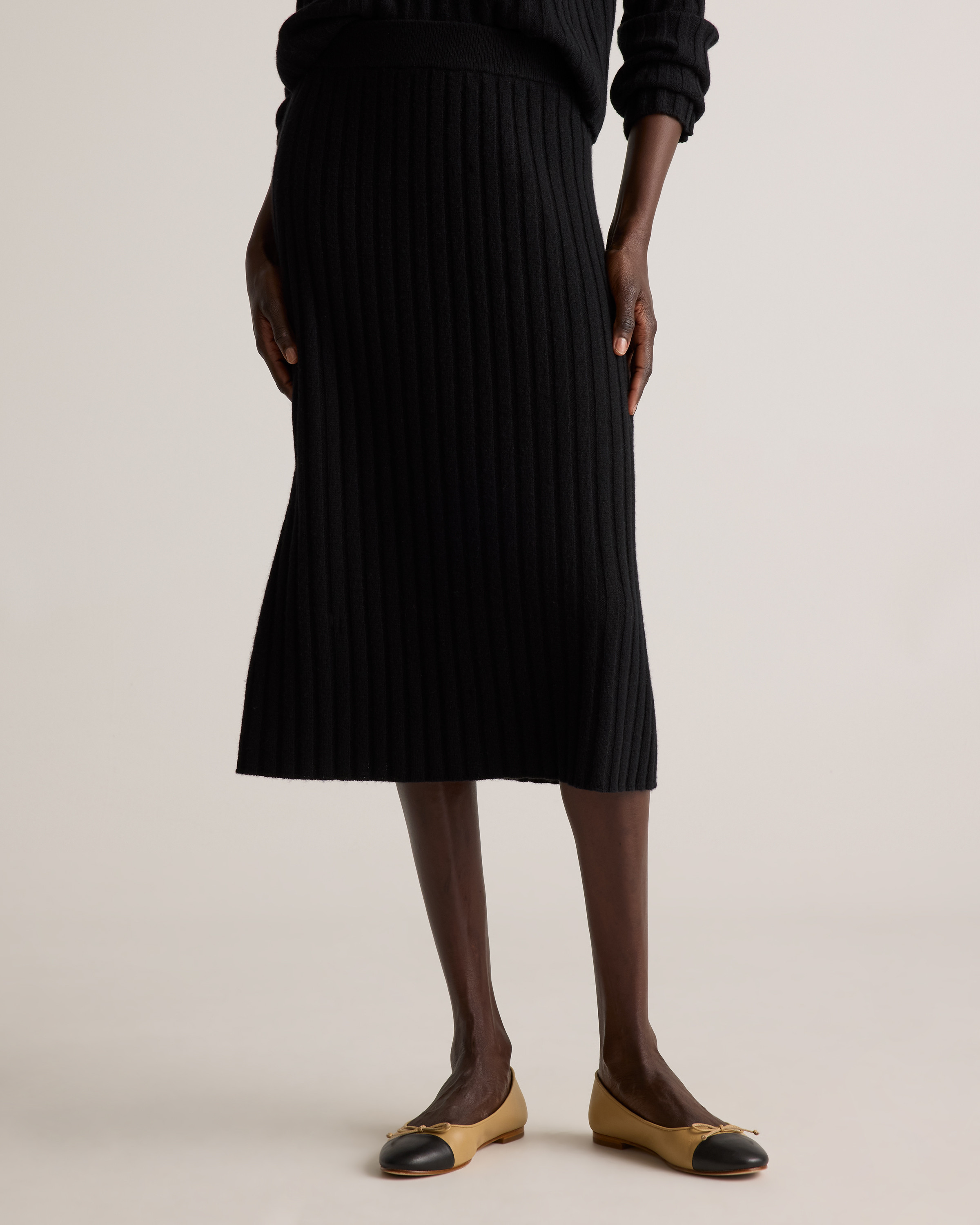 Quince | Women's Mongolian Cashmere Midi Skirt in Black, Size XS | Quince