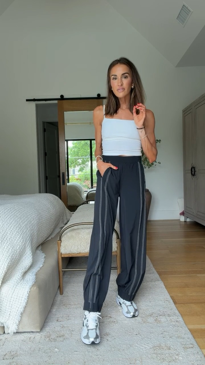 The most magical pants that feel SO incredible and lightweight! 🙌🏼 another good lululemon find for me!