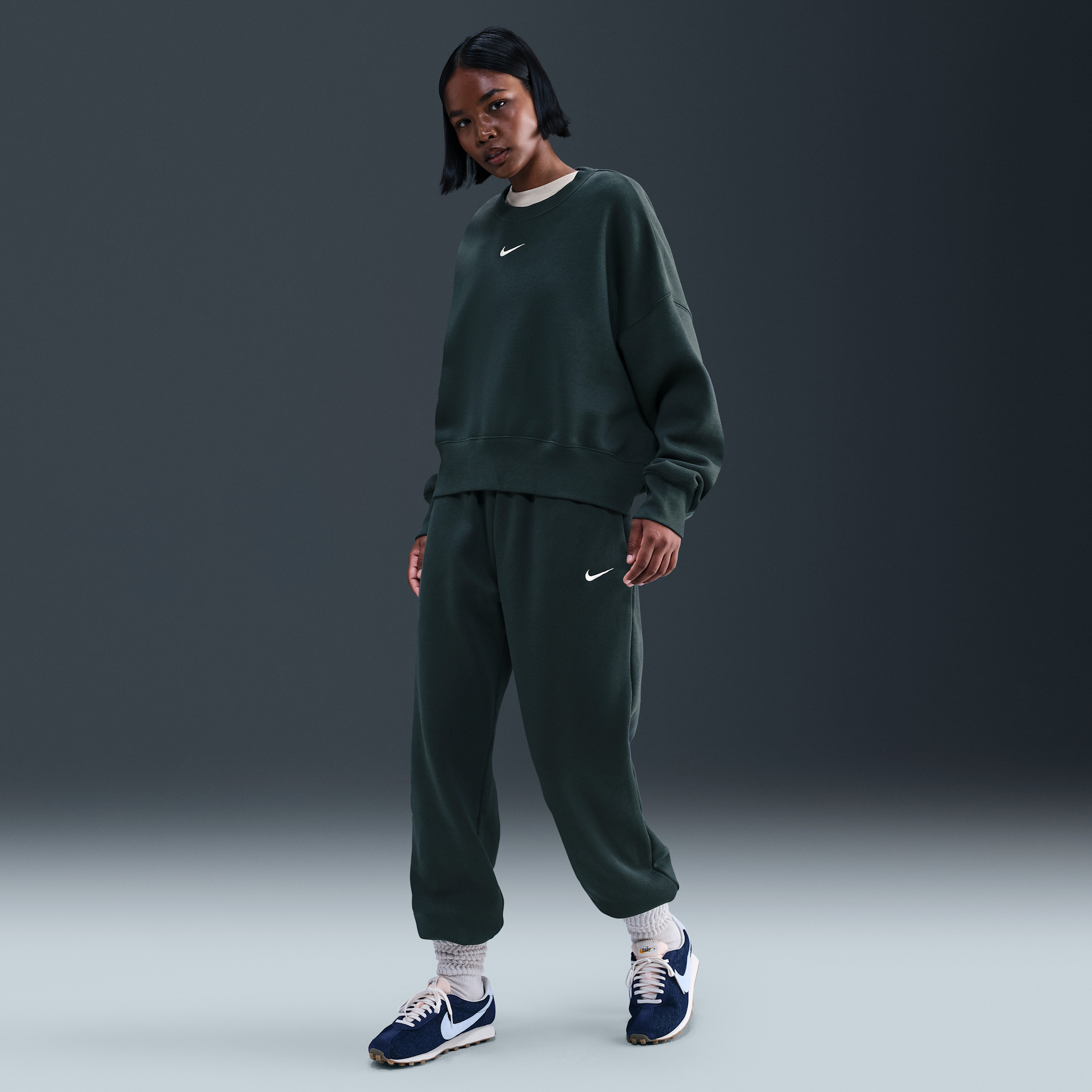 Women's Nike Sportswear Phoenix Fleece High-Waisted Oversized Sweatpants in Green | FZ5996-391 | Nike (US)