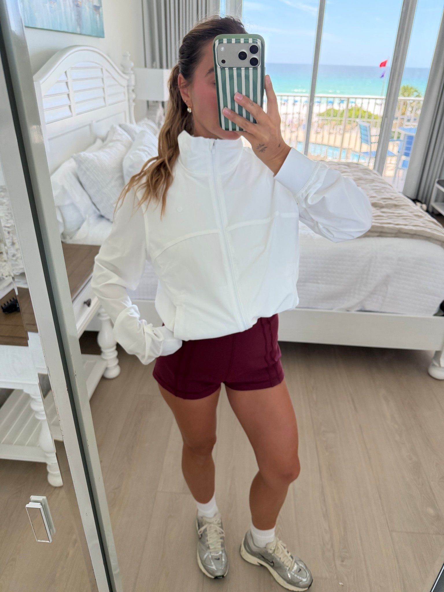  @lululemon micro shorts are soooo good!!wearing size XS and 06 in jacket #lululemoncreator #ad
