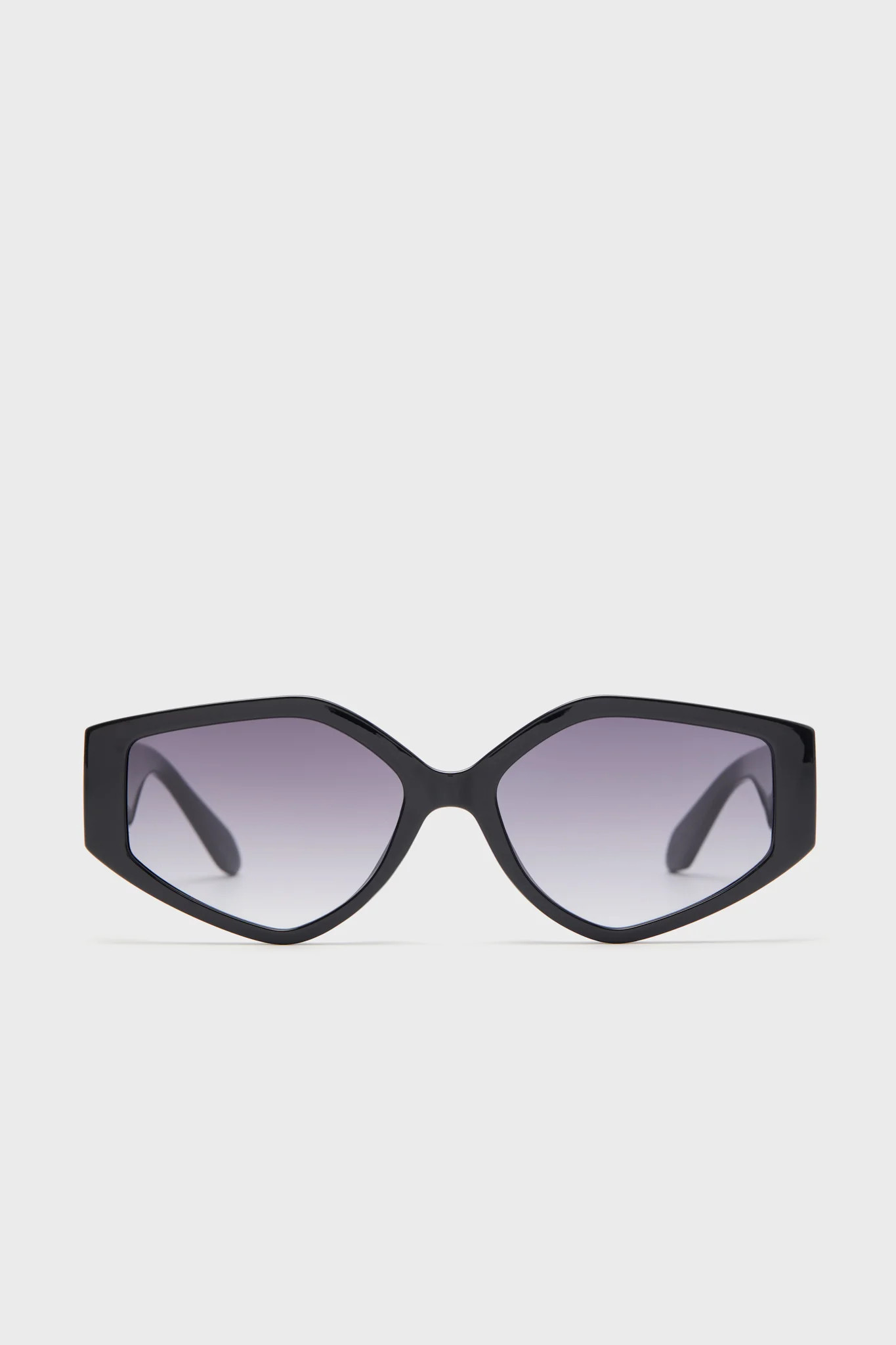 Black Hot Gossip Sunglasses | Tuckernuck (US)