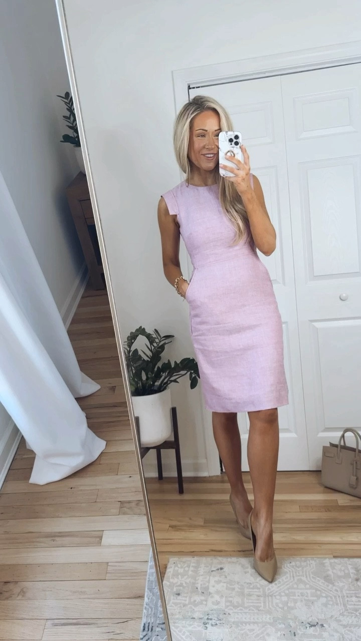 Work dress, made out of a linen-blend material so it is perfect for spring and summer! This dress also comes in an ivory color and black!
Sizing info - Runs slightly big, I sized down one size (wearing a size 2)

#LTKworkwear