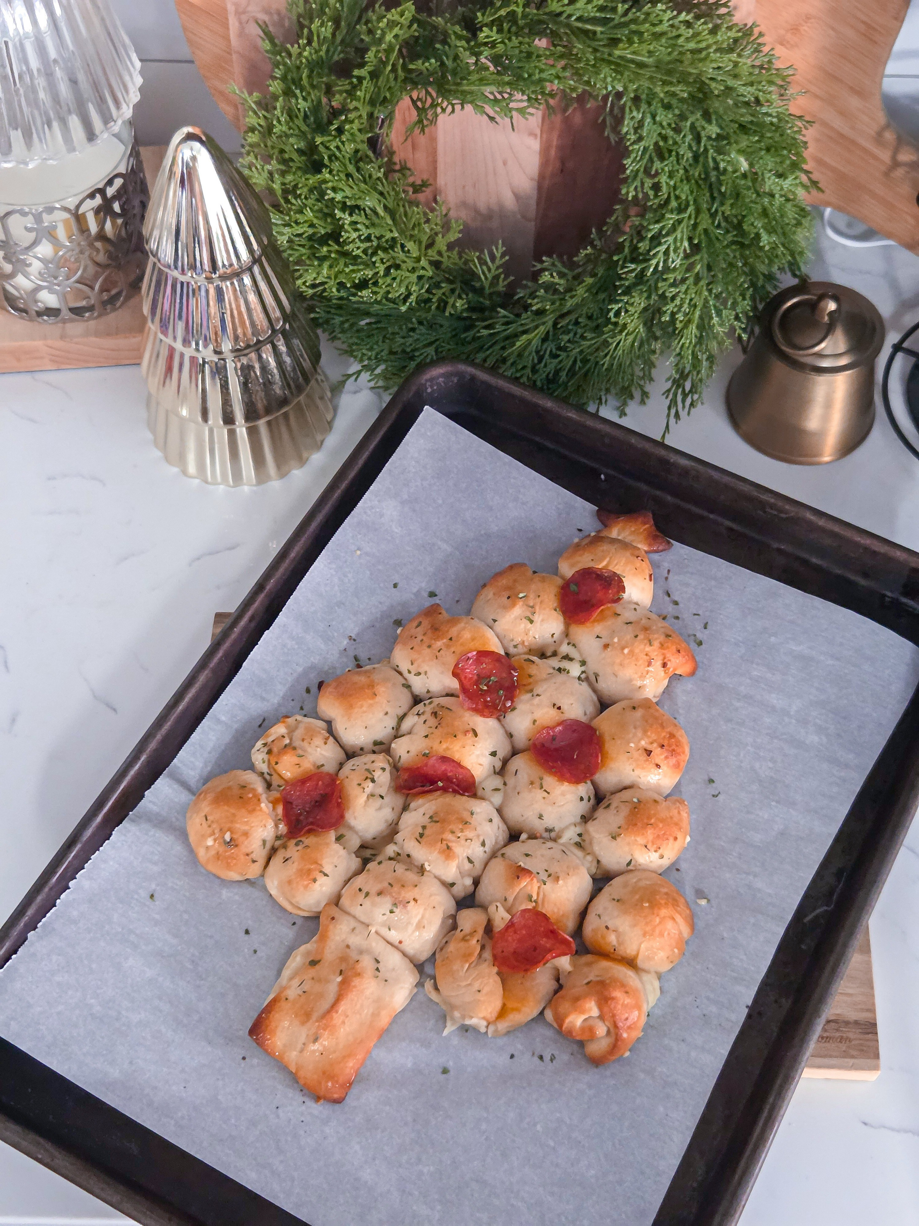 Pull apart Christmas tree appetizer!

