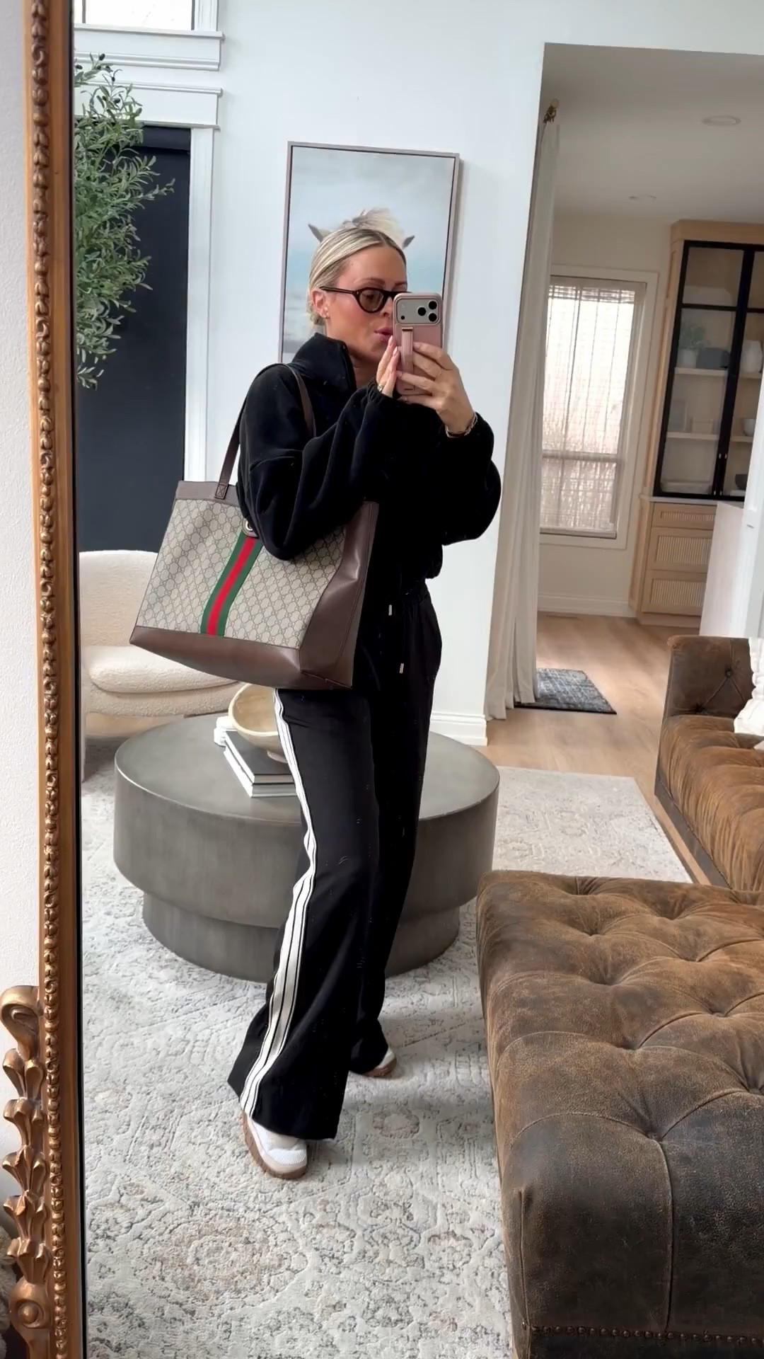 Sports mom OOTD✨🖤🏐


Track pants. Casual. Sports mom. 

#LTKTravel #LTKootd #LTKSeasonal