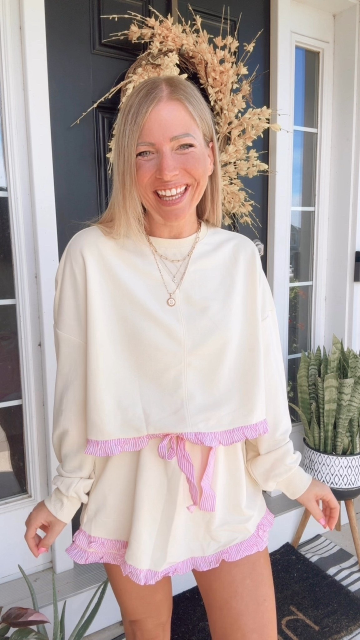 Adorable 2 pc lounge set / pjs 

Cutest ribbon hem 😍
Wearing my true size smalll