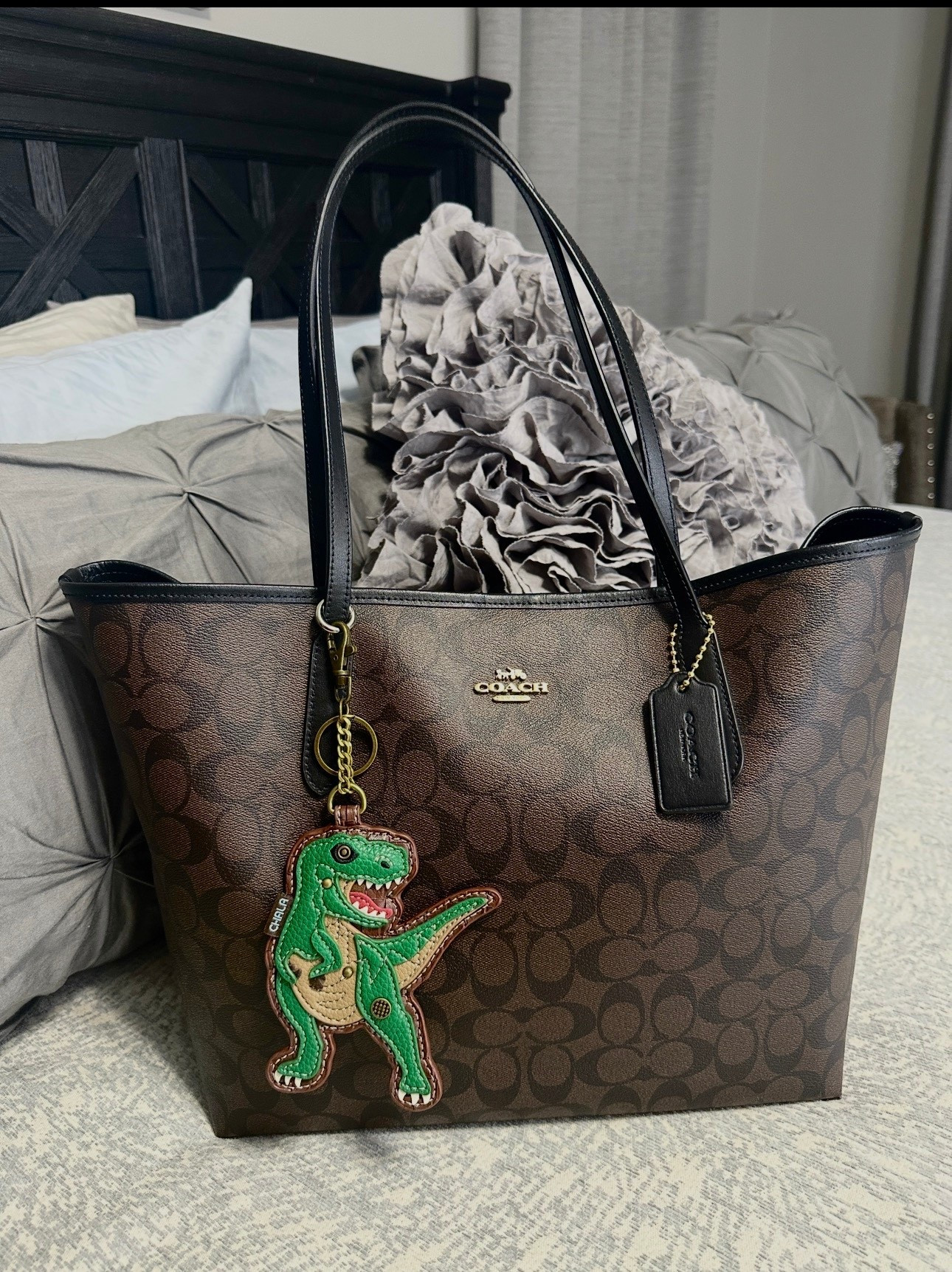 If I ever had to start my collection over I’d definitely start with a City Tote! Think of the versatility, carrying capacity, carefree maintenance and all while maintaining a nice budget! This one is a must have!!!

#LTKGiftGuide #LTKHoliday #LTKdayinmylife