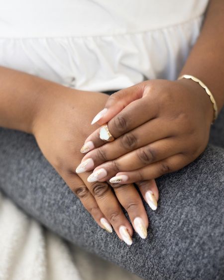 Looking to switch up your nails without the long wait time or cost? 

Check out these amazing press on nails from Salon Perfect exclusively sold at Walmart.

Walmart finds, beauty tips, neutral nails 