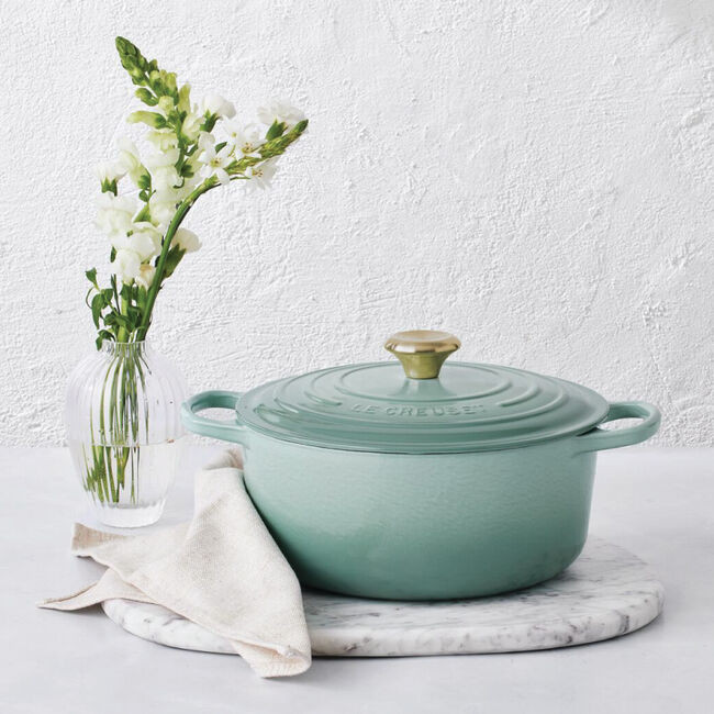 Signature Round Dutch Oven | Le Creuset