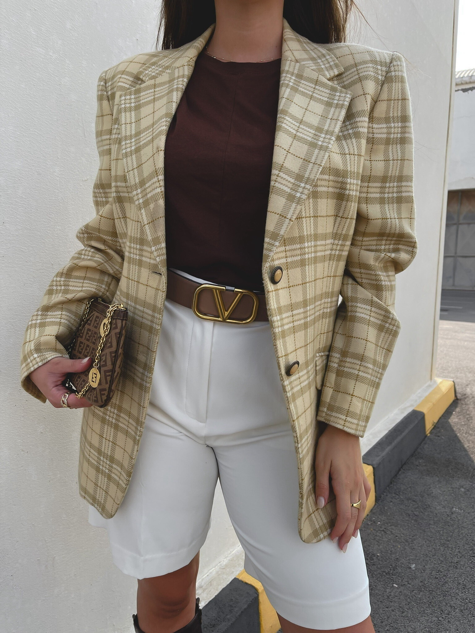 outfit inspiration, autumn style, H&M, Bermuda bianchi, Stradivarius, maglia marrone, cintura Valentino, Mytheresa, blazer, Italia. 

#LTKSeasonal #LTKeurope #LTKstyletip