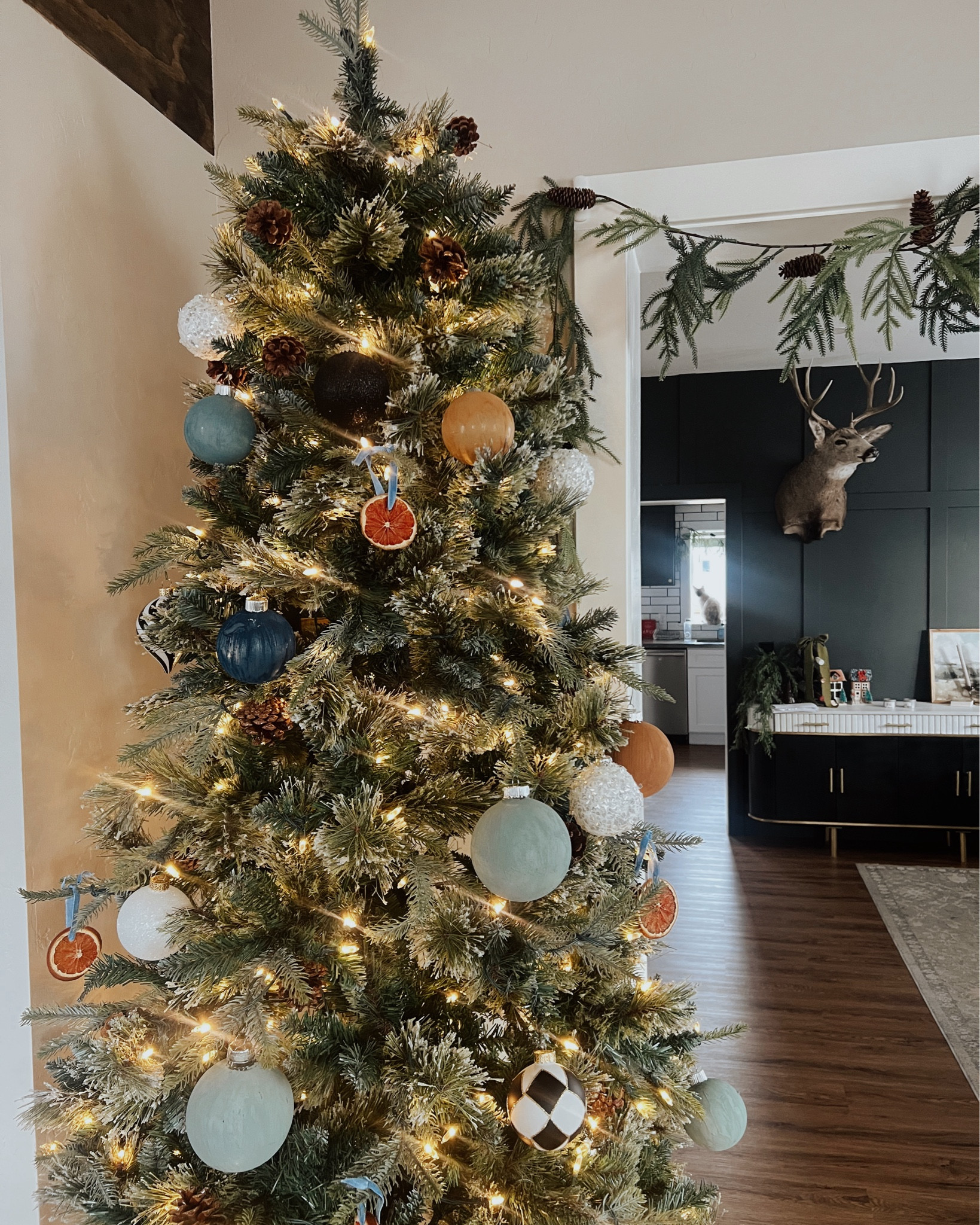 The perfect tree does exist and changes color! 🎄🌲

#LTKSeasonal #LTKHome #LTKHoliday