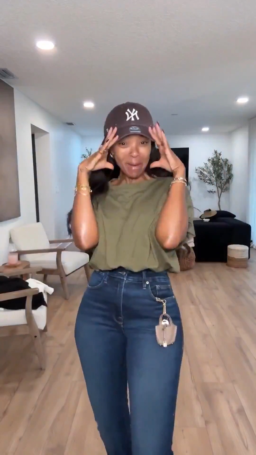 The jeans your fall wardrobe needs 🍂👖

A good pair of high-waisted jeans + an easy cropped top = the kind of everyday outfit I’ll wear on repeat. The dark wash denim gives this such a flattering, polished look while the olive green top keeps it casual and effortless.

Perfect for fall outfits, casual mom outfits, weekend outfits, school drop-off, errands, coffee runs, travel days, casual lunch dates and everyday street style. Add sneakers for a relaxed look or dress the denim up with heels, a blazer or leather jacket.

Wearing a size Small | 5’4” | 140 lbs | 34D - 27 - 40

Download the FREE LTK app & follow me (@kirasfashionfinds) to shop the look.

dark wash jeans, high waisted jeans, flattering denim, fall outfit ideas, casual fall outfits, everyday outfits, mom style, petite fashion, casual chic outfit, jeans outfit ideas, olive green top, weekend style, fall fashion 2026