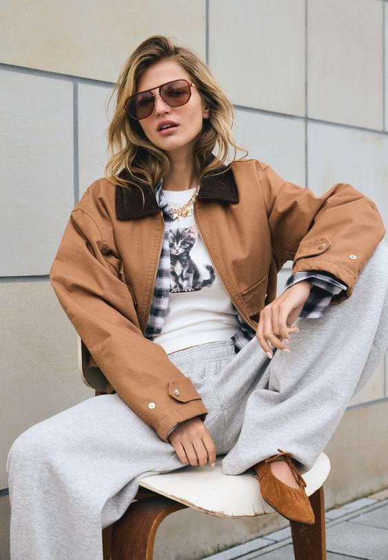 Cropped jacket with a corduroy collar - Women's Jackets | Stradivarius United Kingdom | Stradivarius (UK)