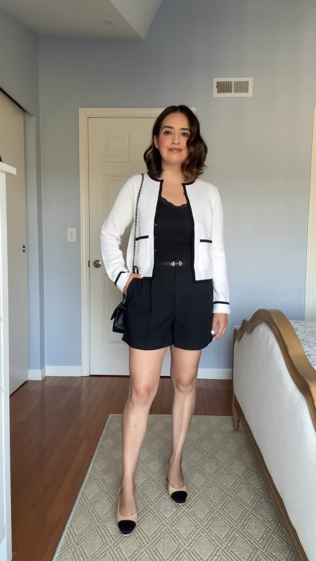 Pre-fall outfit inspiration 🖤

• Shorts runs small (I sized up to 8US for my usual 6US)
• cardigan is size XS (S would’ve been a better fit) runs small
• belt is from Hermes 
• shoes and bag are Chanel 
