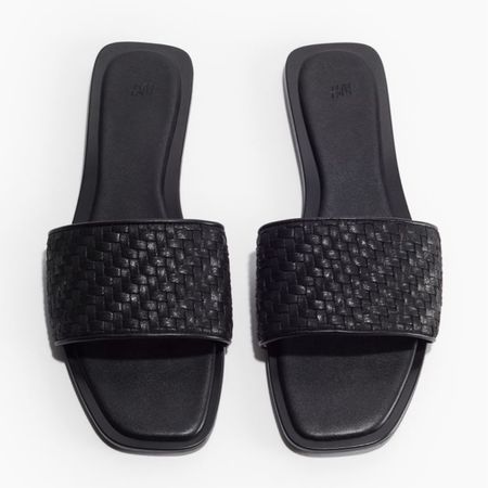 Black flat sandals 

#LTKfindsunder50 #LTKstyletip #LTKSeasonal