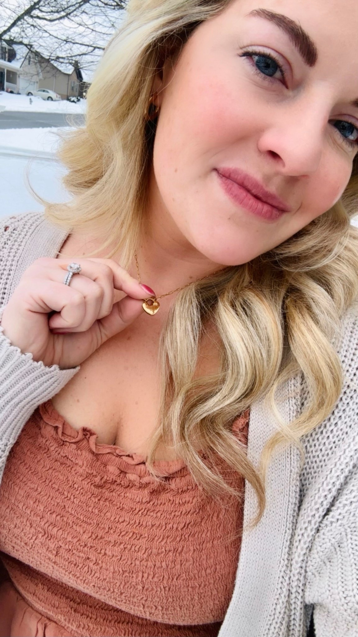 Still time to get those Valentine’s orders in. 💌

Use code: Danielle2026 for 20% off + free shipping on the cutest pieces from @oakandluna