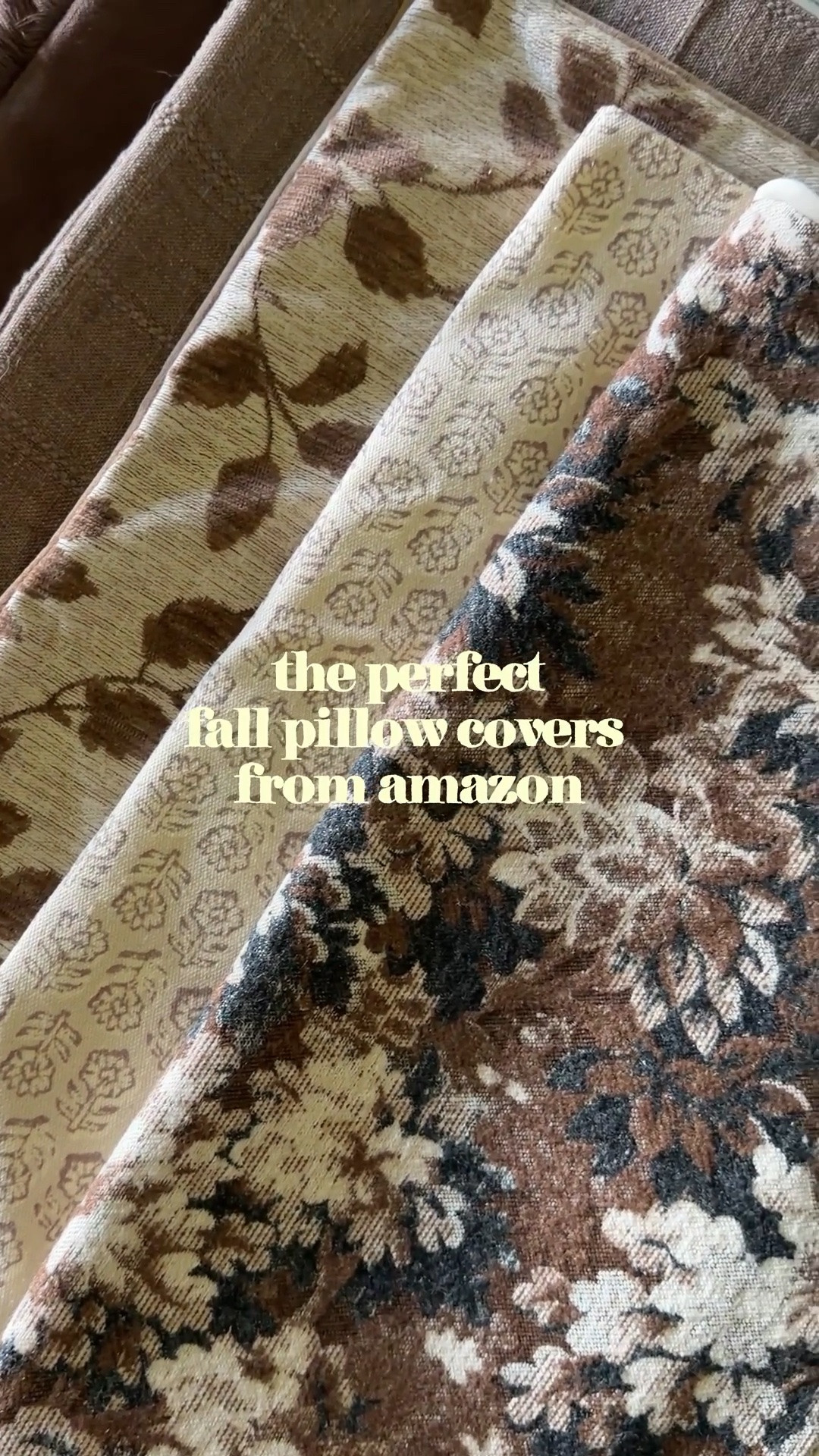 easiest way to change your decor with the seasons: pillow covers 🍂✨️🫶🏼
⁠ 

 #fallhomedecor #fallhomestyling #amazonfallhome #amazonhomefinds #amazonfinds #LTKSeasonal #LTKHome