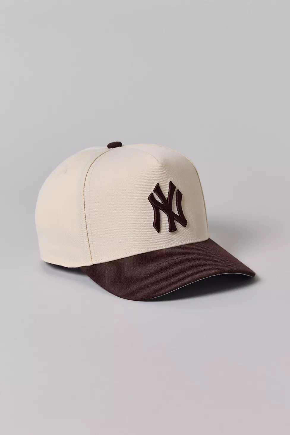 Mitchell & Ness MLB New York Yankees Two-Tone Pro Hat | Urban Outfitters (US and RoW)