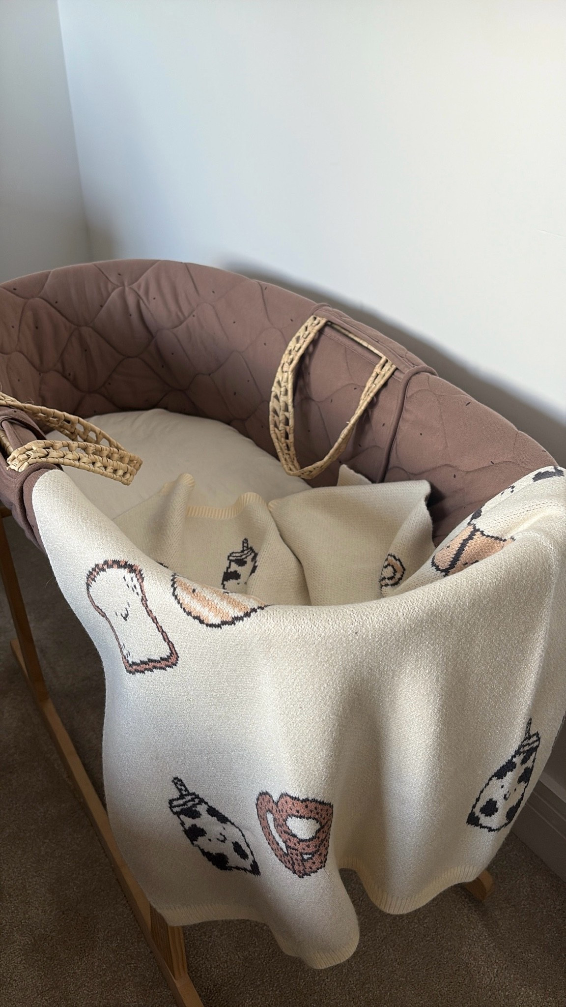 Baby blanket🍼🥨👶🏼🥐☕️

#LTKfamily #LTKbaby #LTKkids