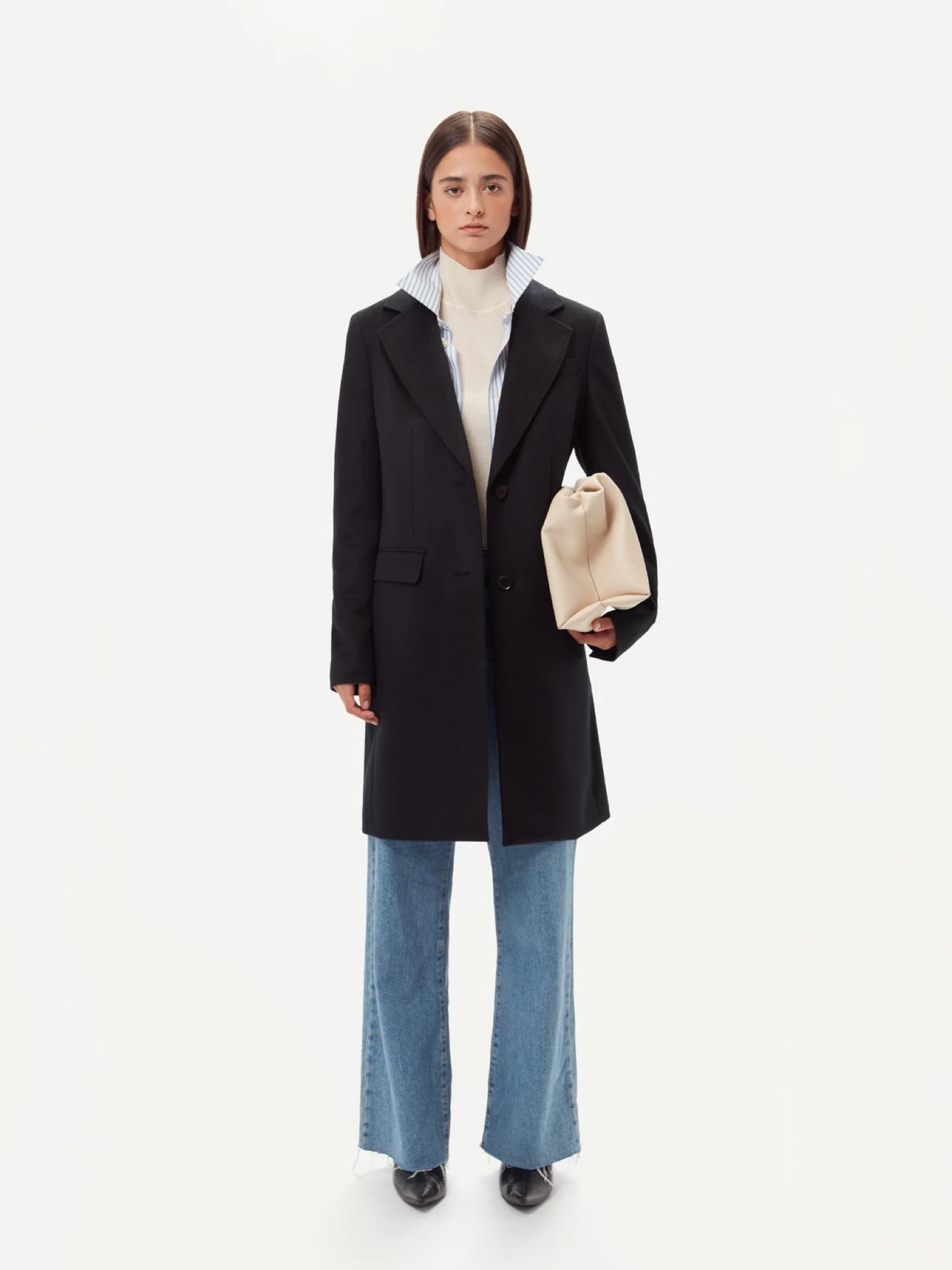 This Fall-ready Cashmere Coat with Notched Lapel exemplifies prestige and sophistication, making it the perfect addition to your autumn wardrobe. Meticulously crafted from pure cashmere, its knee-length design offers coverage and style, keeping you warm and stylish during the cooler months. The two front pockets ensure warmth and practicality, while the single-breasted design and notch lapel add a touch of timeless elegance. This semi-slim fit coat is not only luxurious but also sustainable, featuring sustainable buttons and lined with cupro for added comfort. Elevate your fall fashion with this piece of luxury without compromise. Cashmere Coat with Notched Lapel

#LTKSeasonal #LTKstyletip #LTKworkwear