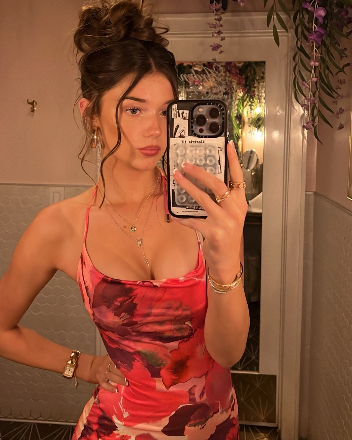 The perfect dinner spring/summer dress 🌺✨Dress size is a US 0. 