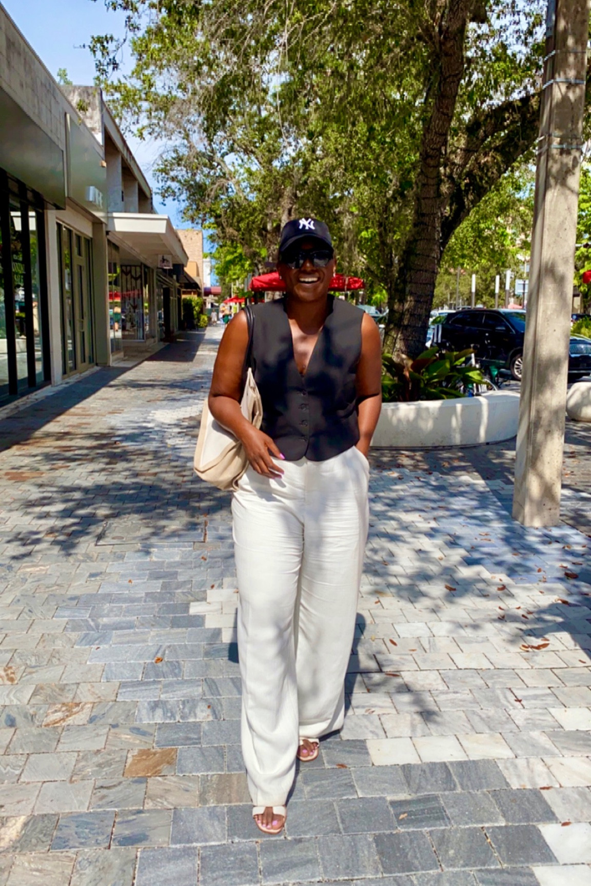 Casual effortless chic summer outfit. 